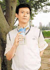 丁蟹效应又来 郑少秋新剧一播出股市就跌(图)