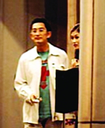 传吴启华夜总会召妓 香港媒体拍下一拖三照片