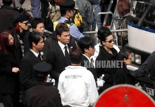 香港各界哭送梅艳芳 遗体已经火化(组图)