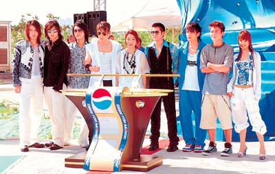 百事七星香港造势 性感蔡依林力压郑秀文(图)