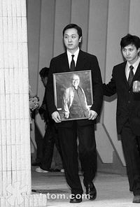 黄沾秘密出殡(图)