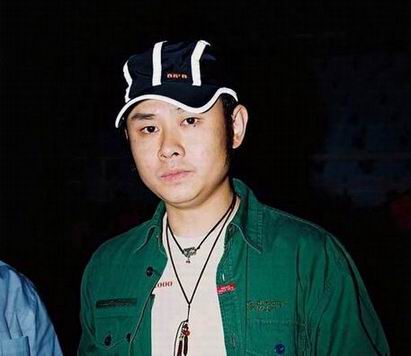 武警护母带 刀郎新专辑防盗版上演全武行(图)