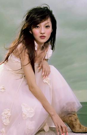 新人王 张韶涵新大碟 欧若拉 再刮摇滚风(图)