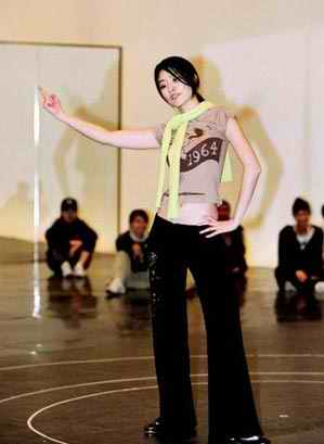 陈慧琳为个唱排练劲舞 服装费过二百万(图)