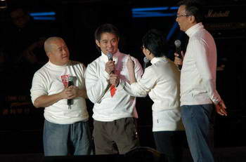 李连杰讲述海啸经历+捐百万成立慈善基金(图)