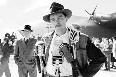 《飞行者》所没有提及的是霍华德.休斯丑恶的一面