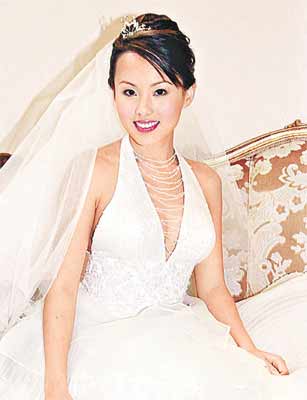 "港姐"杨洛婷减肥十磅 性感拍婚纱广告(图)