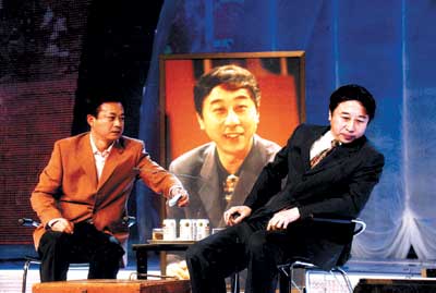 朱军、冯巩合作出演情景相声《笑谈人生》