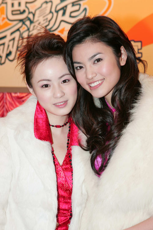 张文慈低胸爆奶抢镜现场男士大喷鼻血(组图)