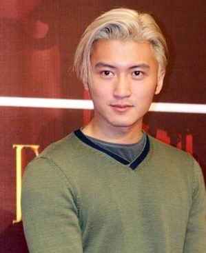 谢霆锋不知王菲要结婚 与容祖儿有结婚协议(图