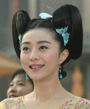 范冰冰古装低胸显性感_新闻中心娱乐更多新闻