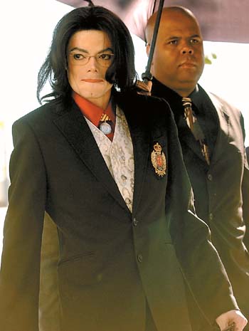 从整容到娈童 迈克尔杰克逊又被披露是秃顶(图