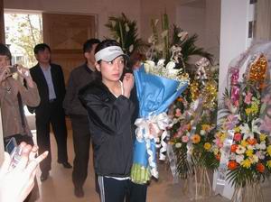 赵薇与男友汪雨悼念陈逸飞