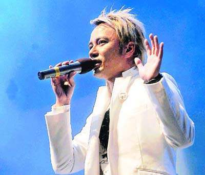 经典老歌受欢迎 李克勤上演《残酷一叮》(图)