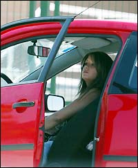 小贝街头拥吻遭偷拍 女主角酷似丽贝卡(组图)