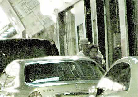 韩红许志安拥吻全曝光 回应传言说法不一(组图)