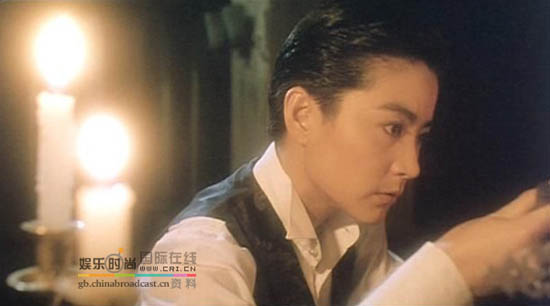 惊叹林青霞帅气男装扮相 早期作品《刀马旦》