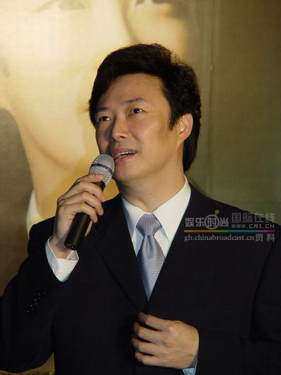 费玉清于上海宣传电影歌曲合辑《浮生旧梦》