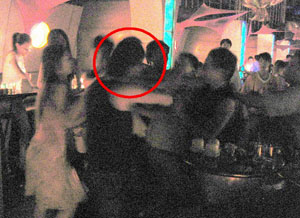 翻版刘德华酒吧内夜半歌声遭群殴(组图)