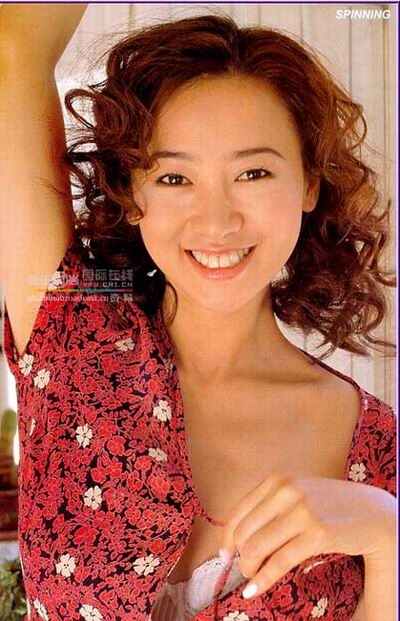 百媚<em>风骚</em> <em>美女</em>翁虹性感火辣写真集(组图)