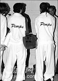 布兰妮结婚内裤收一箩筐 要客人自己付酒钱(图