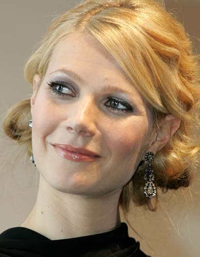 东京影展:格温妮丝甜美笑容推介新片(图)