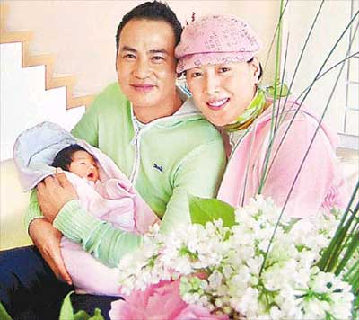 连<em>头发</em>都像他一样<em>竖着</em>!