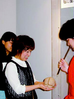 人体展 惹非议 东京 器官标本展 来自南京?(图)