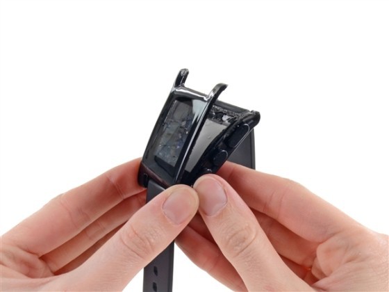 期待iWatch 先拆拆看Pebble智能手表