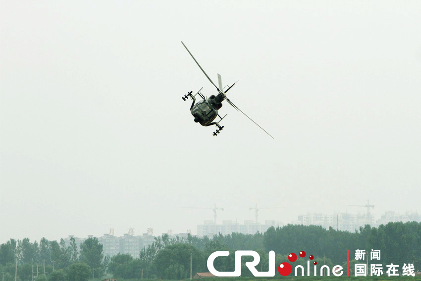 解放军直-9wz武装直升机表演