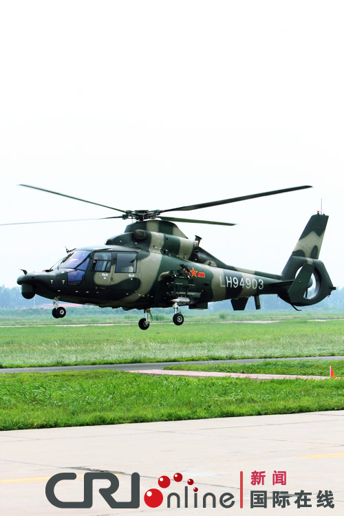 解放军直-9wz武装直升机表演