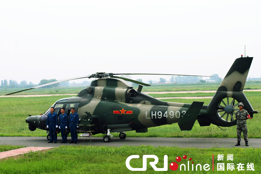 解放军直-9wz武装直升机表演