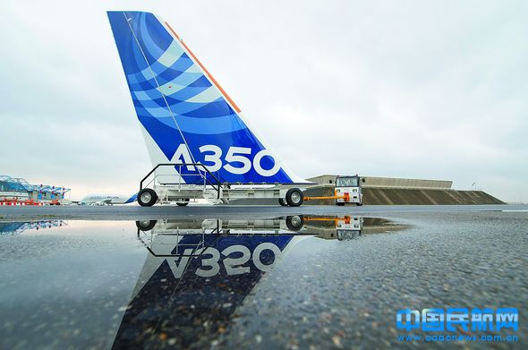 带有空客涂装的a350xwb垂直尾翼