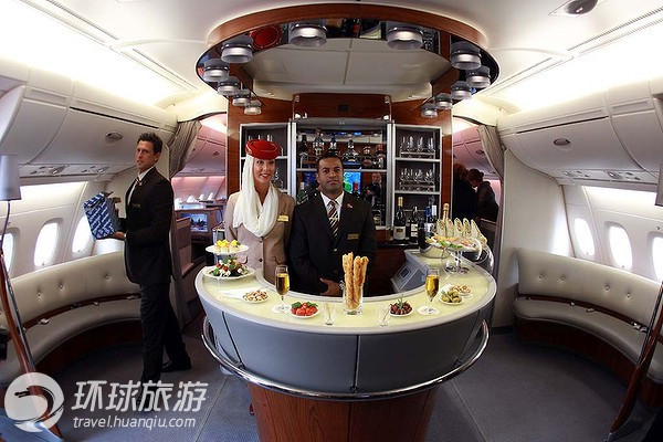 20.a380飞机上的u行吧台.