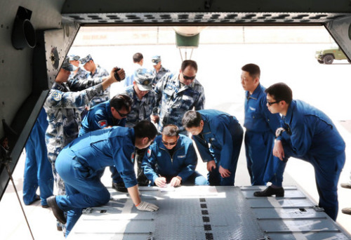 某师直升机大队紧急研究专机航线(闵忠 摄)