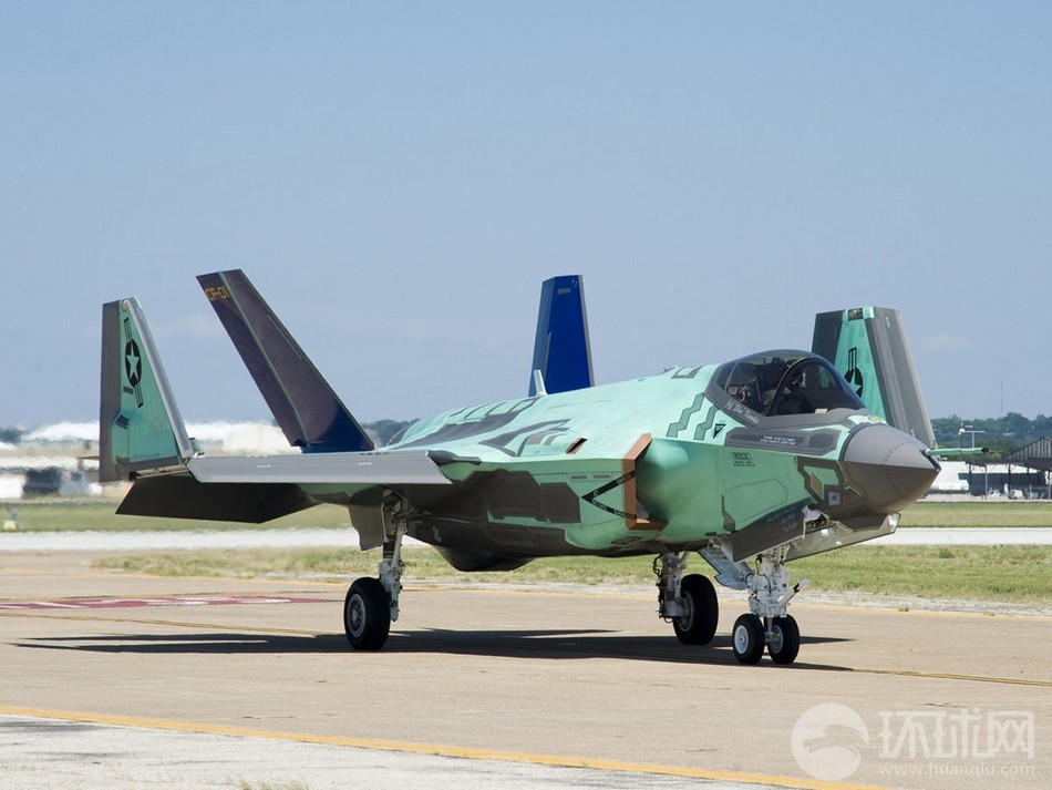 首架f-35c型舰载机交付美海军(高清组图)