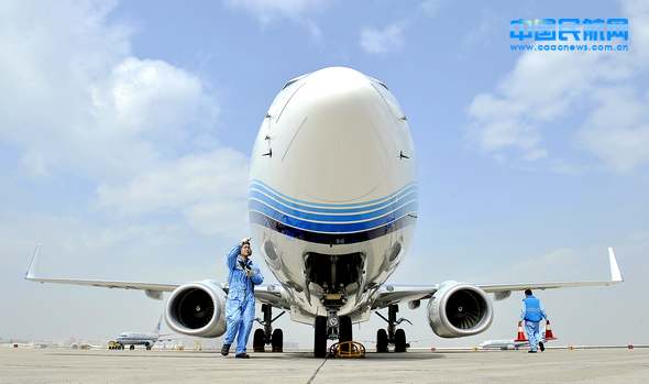 波音737800降落2012年第二架新飞机加盟厦航