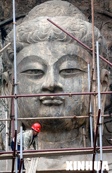 卢舍那大佛被洗脸龙门石窟将以新貌迎客组图