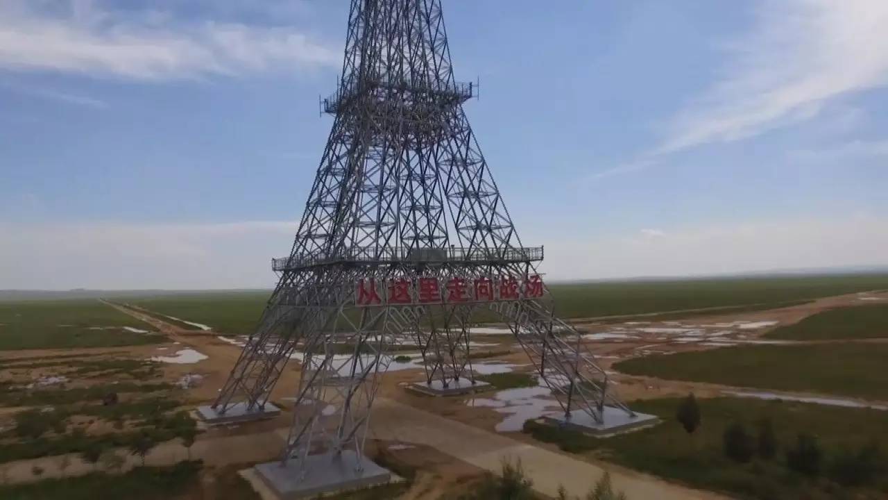 今年9月初,陆军200多名旅以上指挥员齐聚朱日和,将校指挥员随参演部队