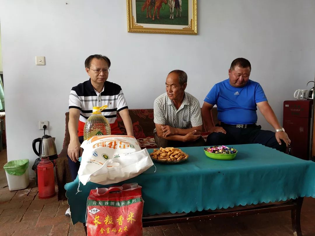 封面故事||张春林:内蒙古的"扶贫行长"