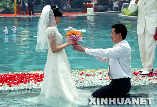 夏日别样泳池婚礼