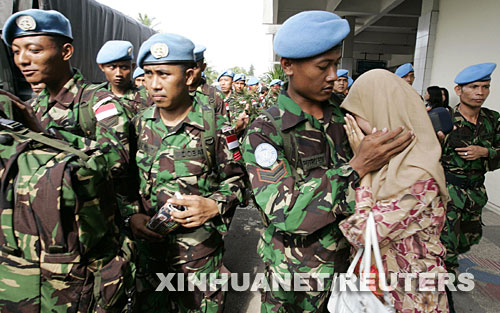 当日,200多名印尼士兵出发前往黎巴嫩,执行联合国的维和任务.
