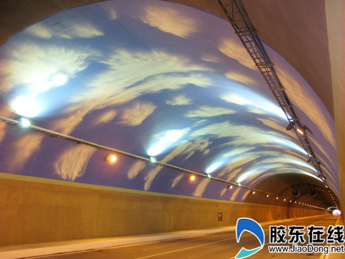 烟台黄金顶隧道通车蓝天白云飘荡其中组图