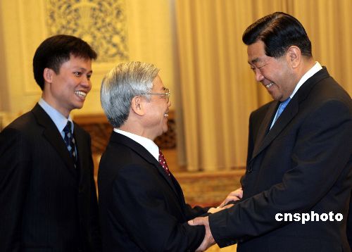 贾庆林会见越南国会主席阮富仲