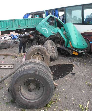 浙江高速发生特大车祸 5人死17人受伤(图)