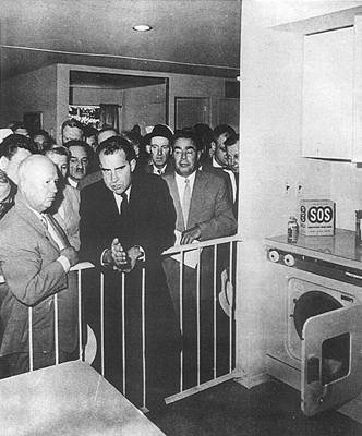 1959年7月24日美国副总统尼克松在莫斯科主持美国国家博览会,苏共中央