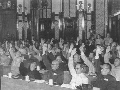 1954年6月14日,中央人民政府委员会第30次会议通过了《中华人民共和国