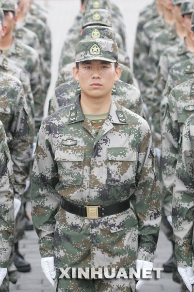 总后勤部专家解读07式军服的新特点