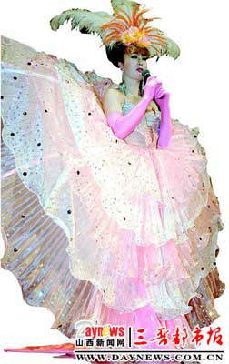 中国首例混血变性人夜总会献艺艳丽妩媚组图