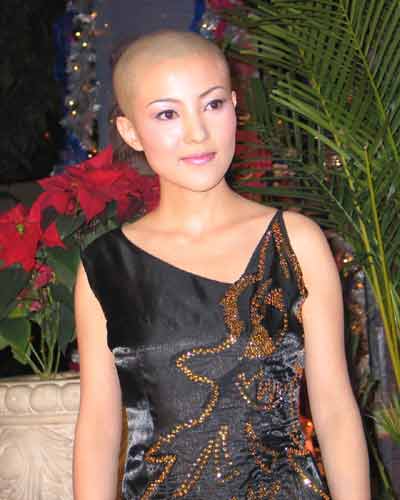 青丝剪断为哪般?娱乐圈光头美女大点兵(组图)